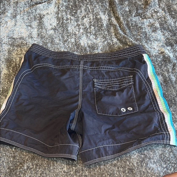 Hollister Beige Label with Brown Logo Patch - Picture 3 of 4